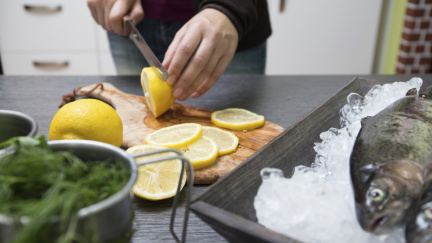 Ženy, jezte ovoce, ryby a olivy! Středomořská kuchyně snižuje riziko rakoviny dělohy