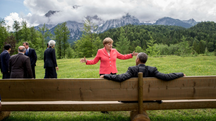 G7 klidně zpřísní sankce, vzkázala Merkelová Rusům z alpského zámečku