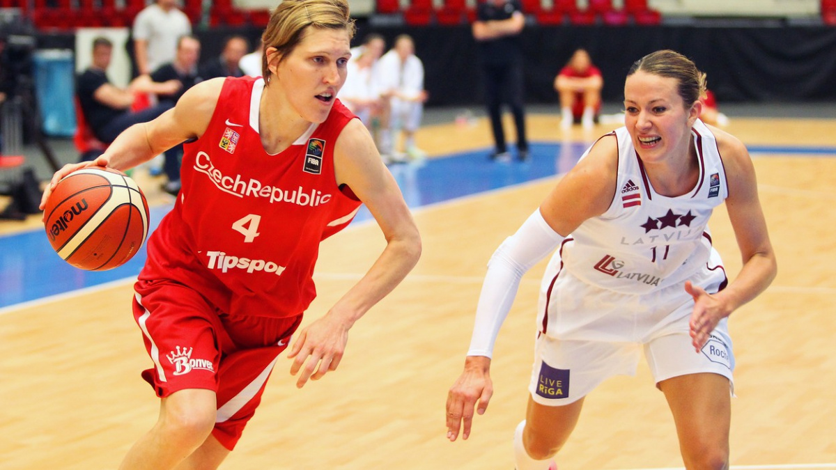 Káva v kelímcích, netekoucí voda… Pobyt českých basketbalistek v Rumunsku je plný nepříjemností