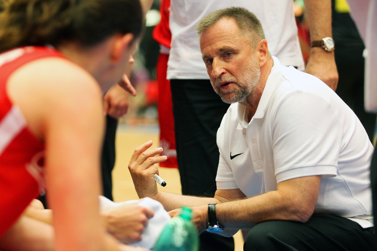 Basketbalistky zahájily evropský šampionát vysokou prohrou s Černou Horou