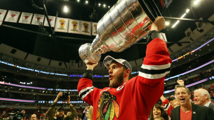Jestřábi ukořistili hokejový grál! Chicago slaví zisk Stanley Cupu