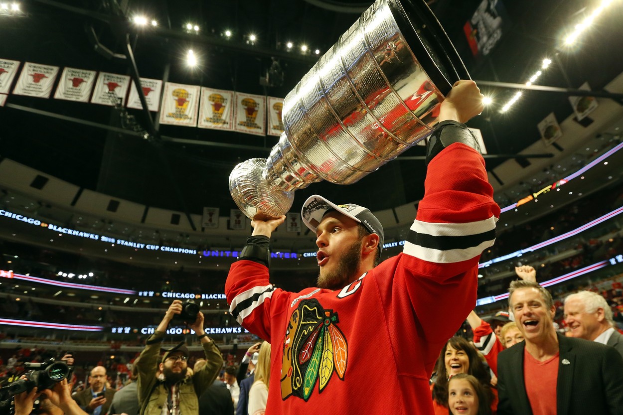 Jestřábi ukořistili hokejový grál! Chicago slaví zisk Stanley Cupu