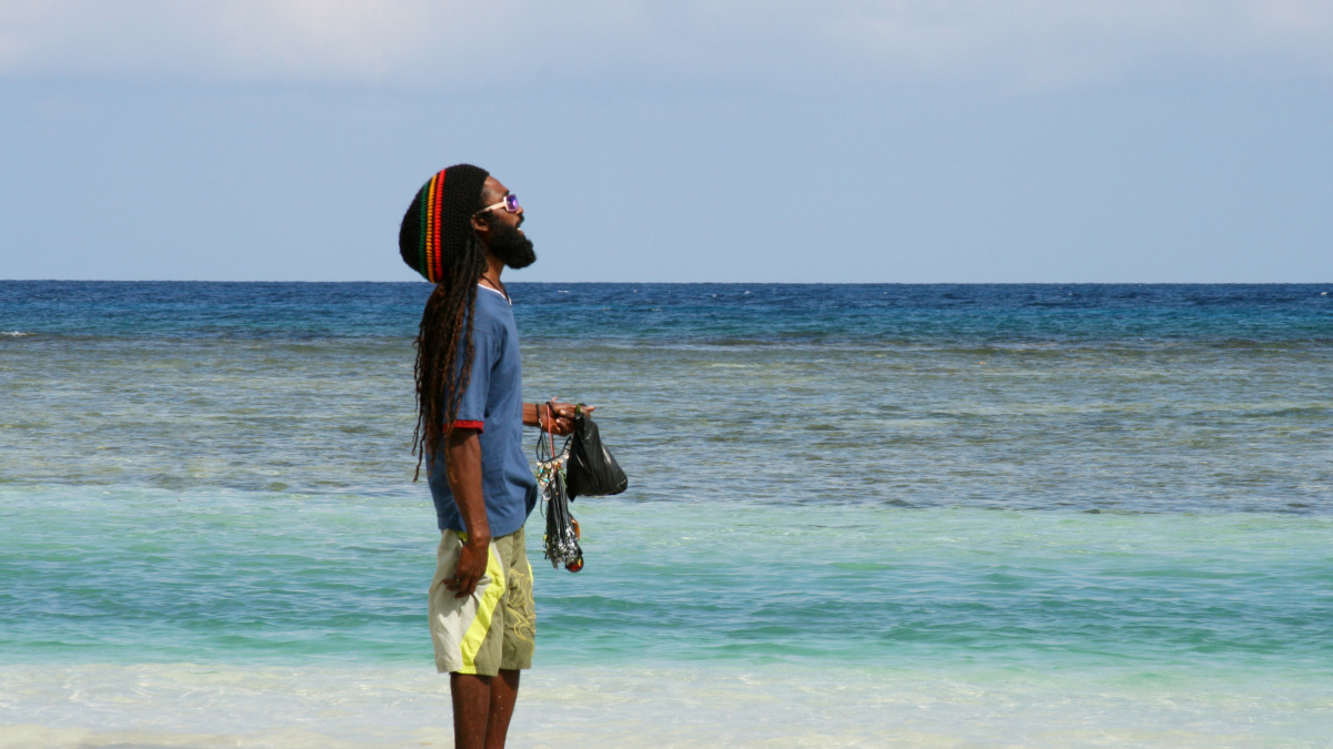 Dánsko platí feťákům roční dovolenou v Karibiku. Jako odvykačku