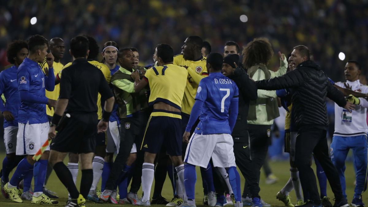 "Kanárci" místo fotbalu válčili a přišli o neporazitelnost