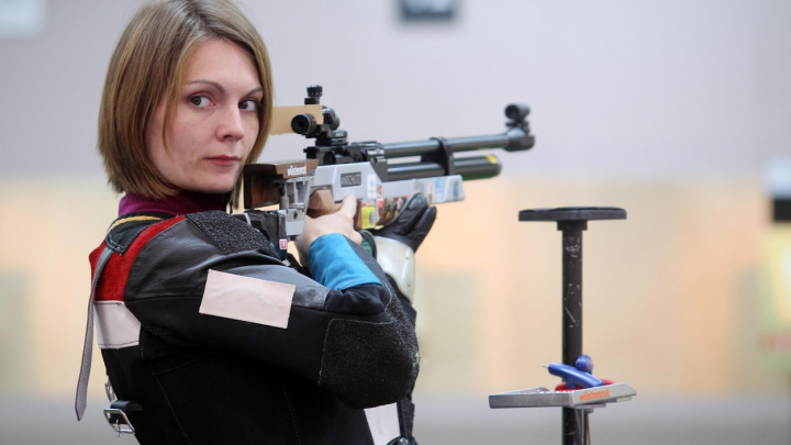 Čekám třetí dítě, prozradila střelkyně Emmons a ukončila úspěšnou kariéru