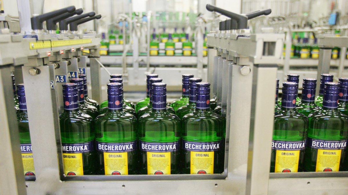 Nejstabilnější česká společnost? Loni to byla Becherovka