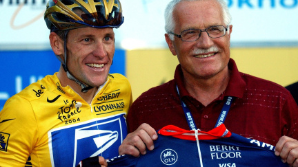 Jaký otec takový syn. Klaus mladší chce Giro v Praze