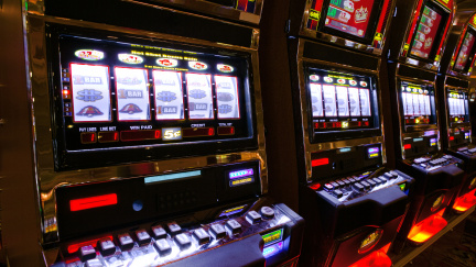 Češi nacházeli do automatů desítky miliard