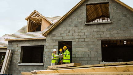Stavebníci kvůli novele zákona doplácejí stovky tisíc