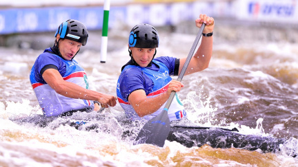 Po Hradilkovi triumfovali v Krakově i deblkanoisté Kašpar a Šindler