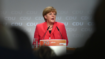 Krach eura znamená konec Evropské unie, straší Merkelová