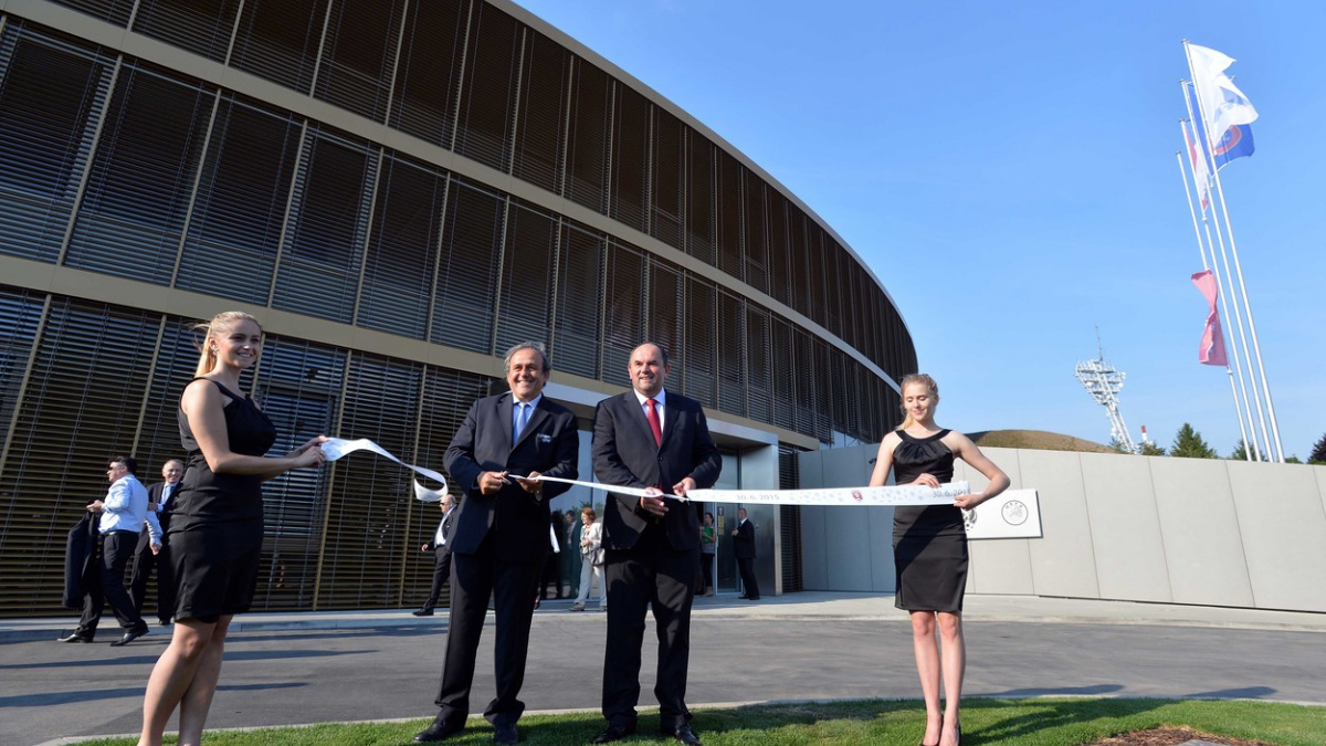 Platini otevřel nové sídlo FAČR, stálo přes 130 milionů