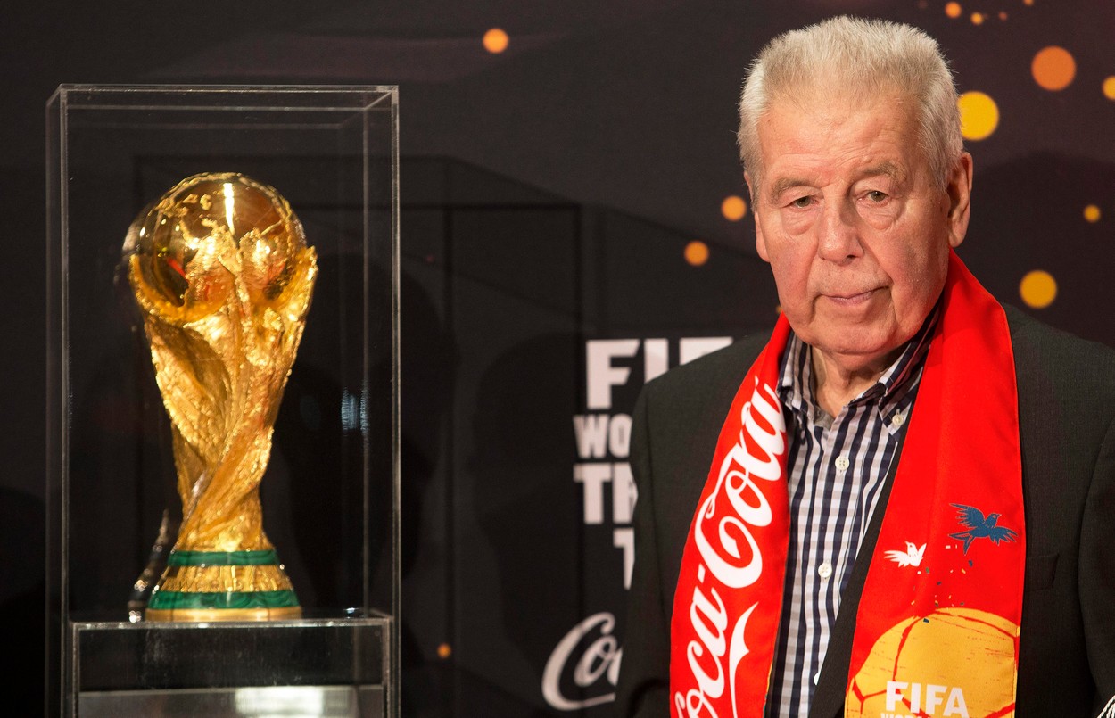 S legendou českého fotbalu se loučilo přes tisíc lidí