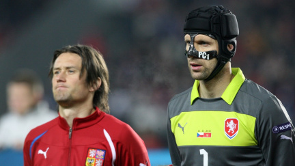Čech a Rosický si musí na premiéru ještě počkat