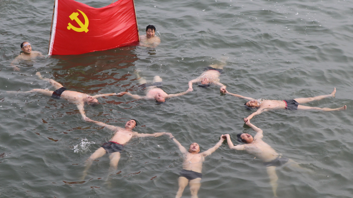 Čínští komunisté poroučejí větru, dešti i burzám