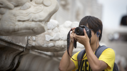 Močení v chrámech a kopání do zvonů. Čínští turisté znechucují Thajce