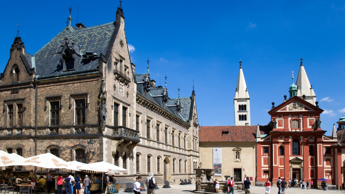 Církev dostane zpět dvě památky na Hradě. Ostatních se musí vzdát