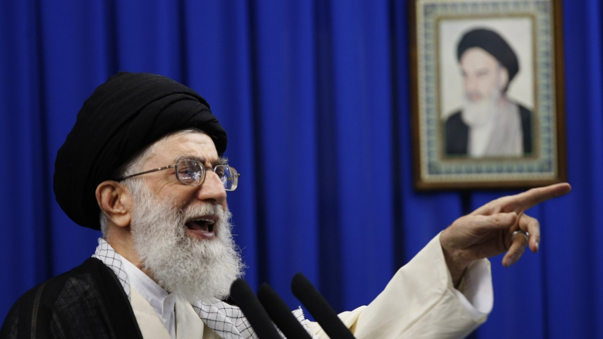 Chameneí tlumí optimismus ze smlouvy mezi Západem a Íránem