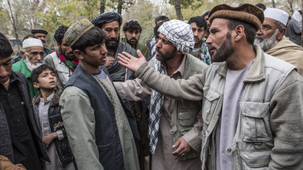 Afghánci hromadně prchají z Pákistánu před šikanou zpátky domů