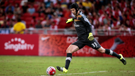 Aktualizováno: Při premiéře v brance Arsenalu Čech jednou inkasoval, "Kanonýři" vyhráli 3:1