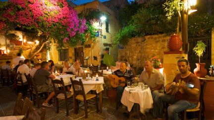 Řecké taverny a bary zdraží, může za to zvýšení DPH