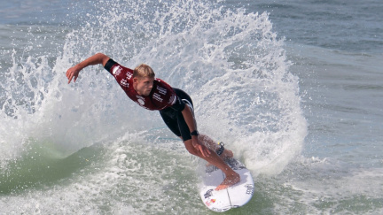 Drama na surfu! Mick Fanning bojoval ve vlnách se žralokem