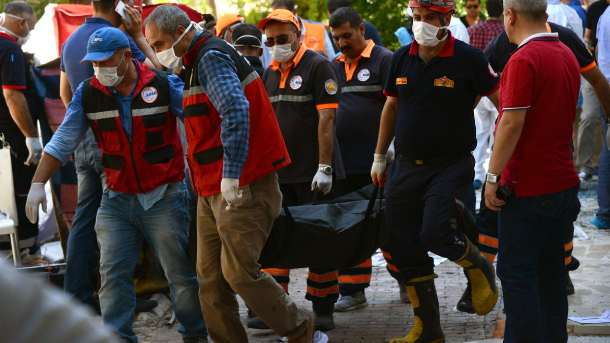 V Turecku udeřil sebevražedný atentátník. Zabil desítky lidí