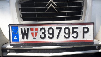 Rakousko zakázalo nacistické poznávací značky