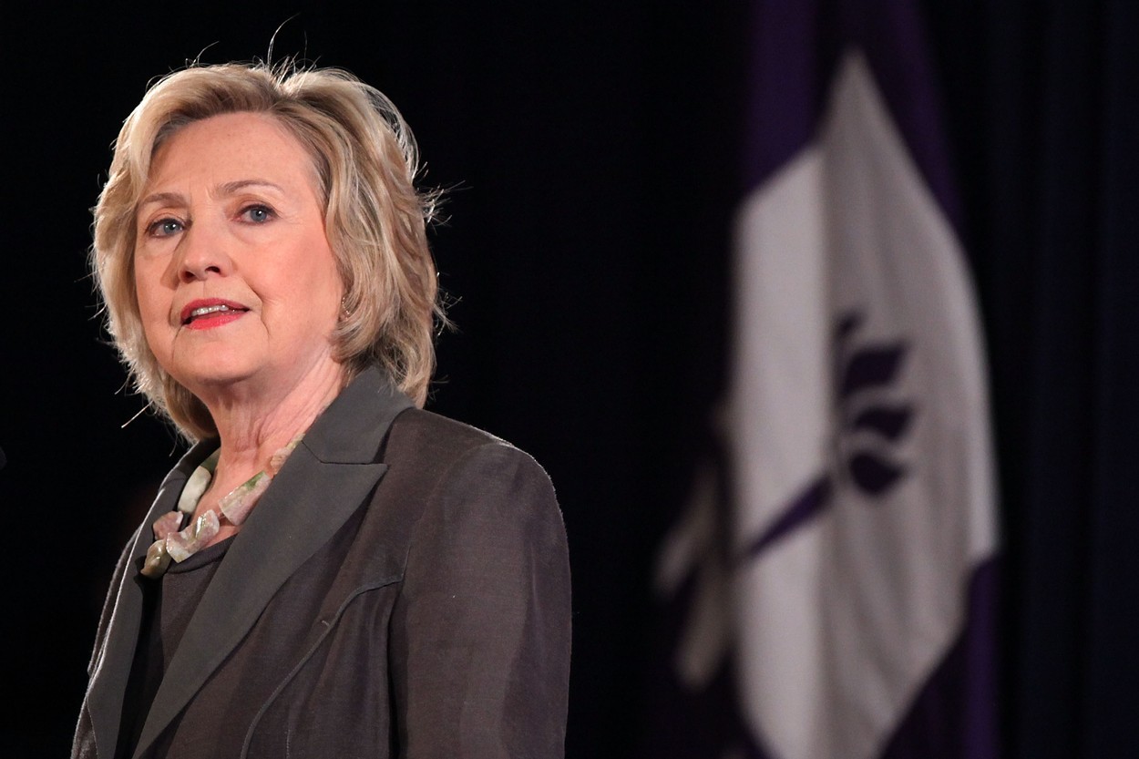 Žádné tajné zprávy jsem z e-mailu neposílala, hají se Clintonová