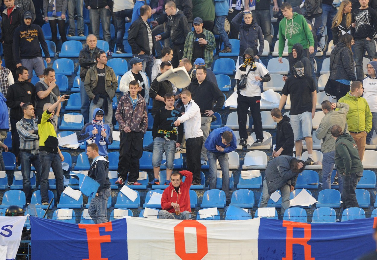 Na stadionech se zavedou kamerové systémy, v databázi budou problémoví chuligáni