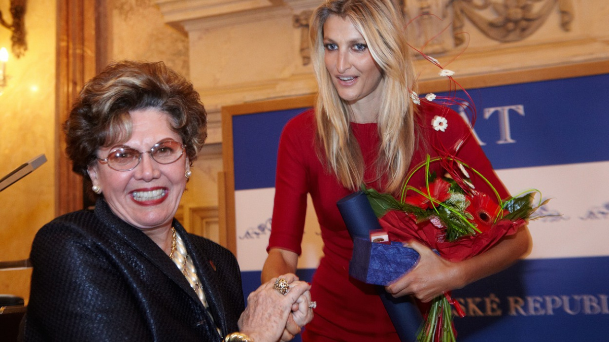 Zemřela Ája Vrzáňová, krasobruslařská legenda