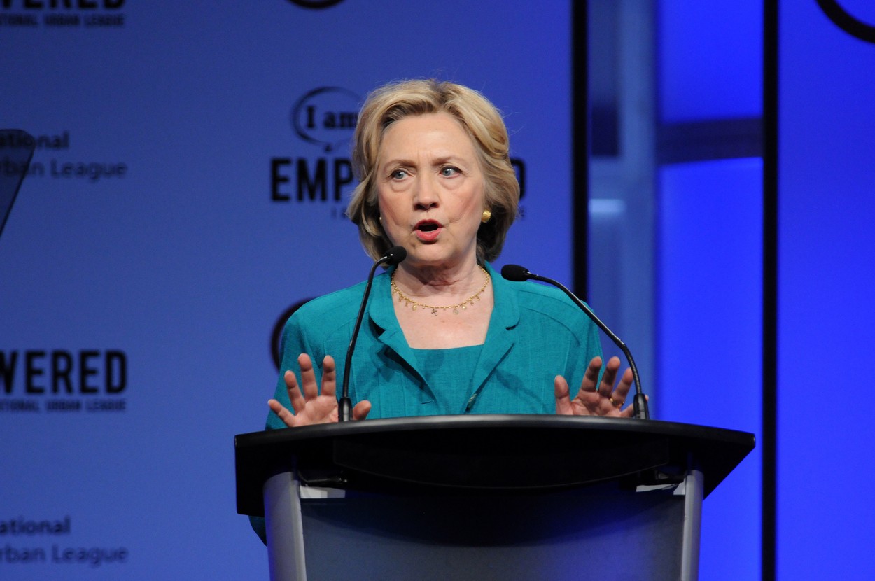 Maily Clintonové byly i tajné, ministerstvo desítky z nich nezveřejní