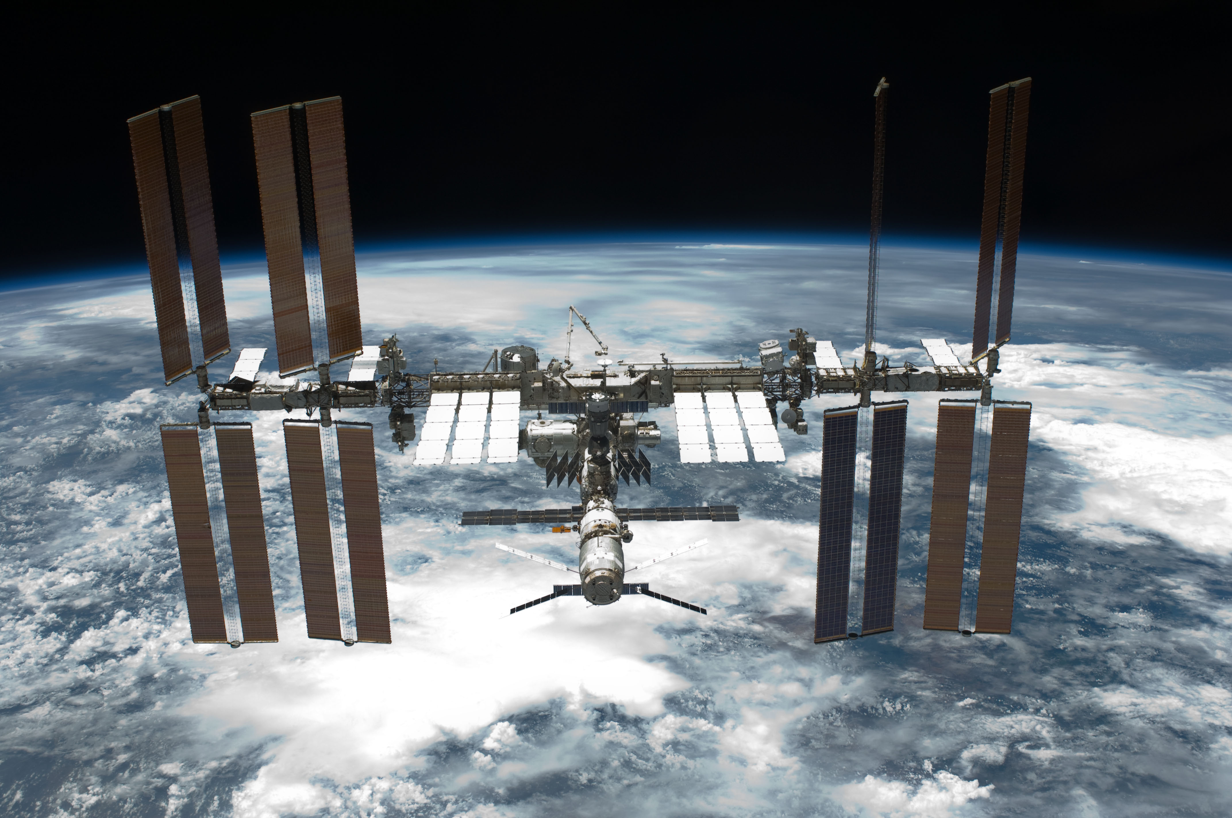 Astronauty na ISS budou dál vozit Rusové. NASA s nimi prodloužila smlouvu