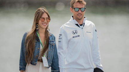 Četníci ze St. Tropez mají práci. Button a jeho manželka byli okradeni