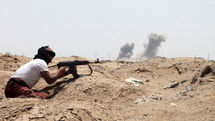 Při koaličních náletech v Jemenu zemřelo 20 spojenců. Prý omylem