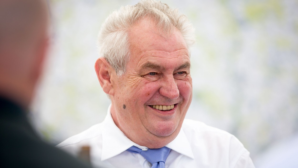 Hrad se s Peroutkovou vnučkou nedohodl. Omluva míří před soud