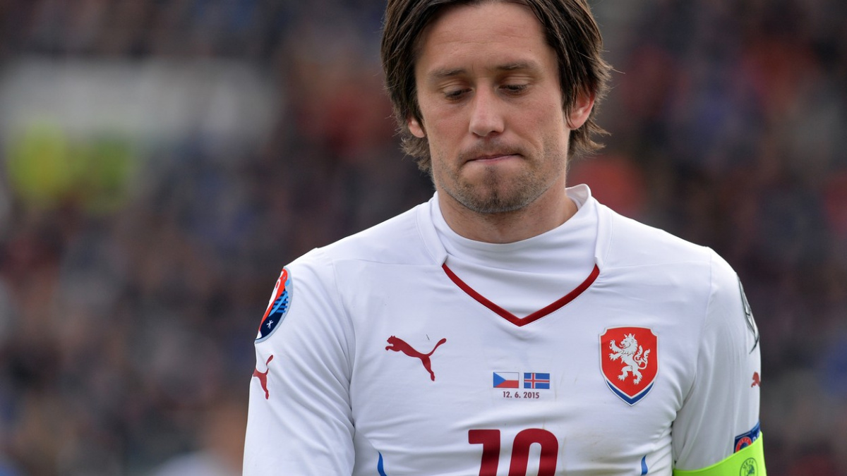 Rána pro reprezentaci. Rosický zářijovou kvalifikaci nestihne