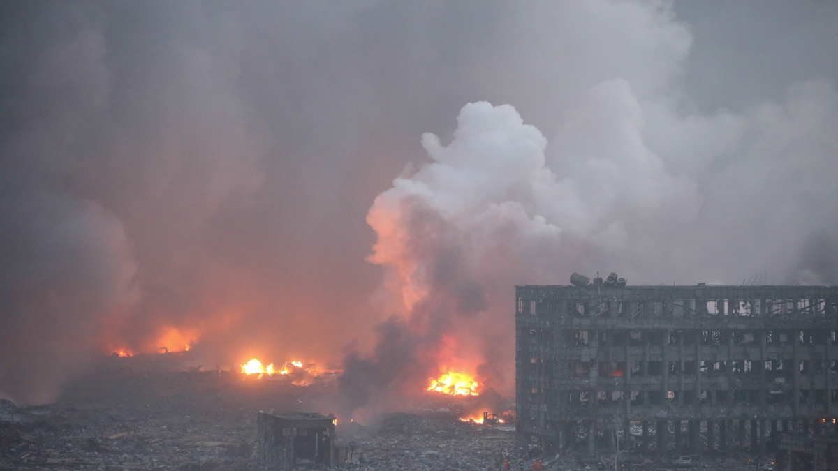 Čínským přístavem otřásly výbuchy. Desítky mrtvých a stovky zraněných