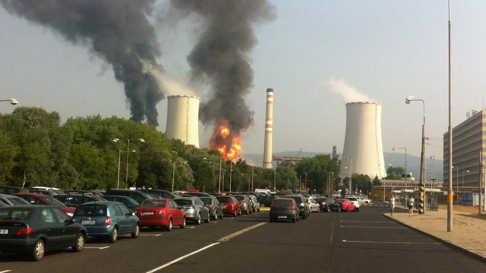 Oheň v litvínovském Unipetrolu je pod kontrolou. Jed do vzduchu neunikl