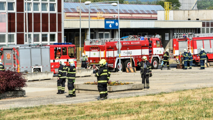 Aktualizováno: Oheň v litvínovské chemičce už není nebezpečný