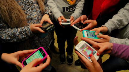 Kdy je vaše dítě připravené na smartphone?