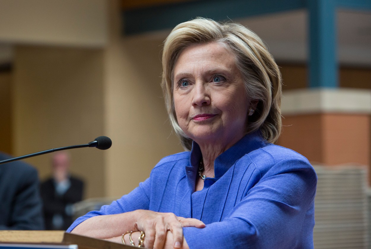 Clintonová řešila v e-mailech tajné operace bezpilotních letounů