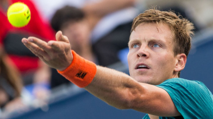 Jako kočka s myší. Berdych zničil Robreda 6:0 a 6:1