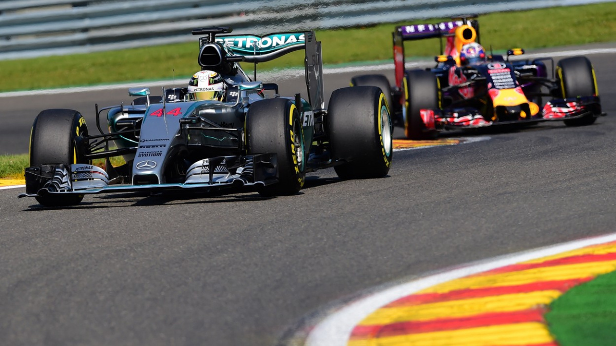 Hamilton opanoval Velkou cenu Belgie, Mercedes slaví další double