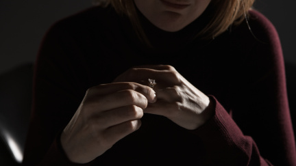 Ženy trpí rozchodem mnohem více než muži, potvrzuje studie