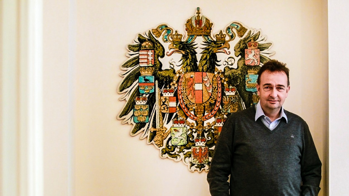 Na Hrad patří král. Místo amorálních veksláckých poskoků