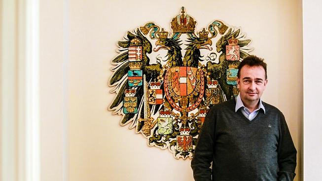 Na Hrad patří král. Místo amorálních veksláckých poskoků Karel Habsburský