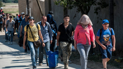 Do Srbska proudí z Makedonie tisíce uprchlíků