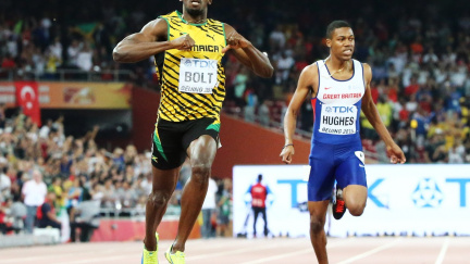 Aktualizováno: Bolt zůstává na sprinterském trůnu. Dvoustovku vyhrál suverénně, Gatlin neměl nárok