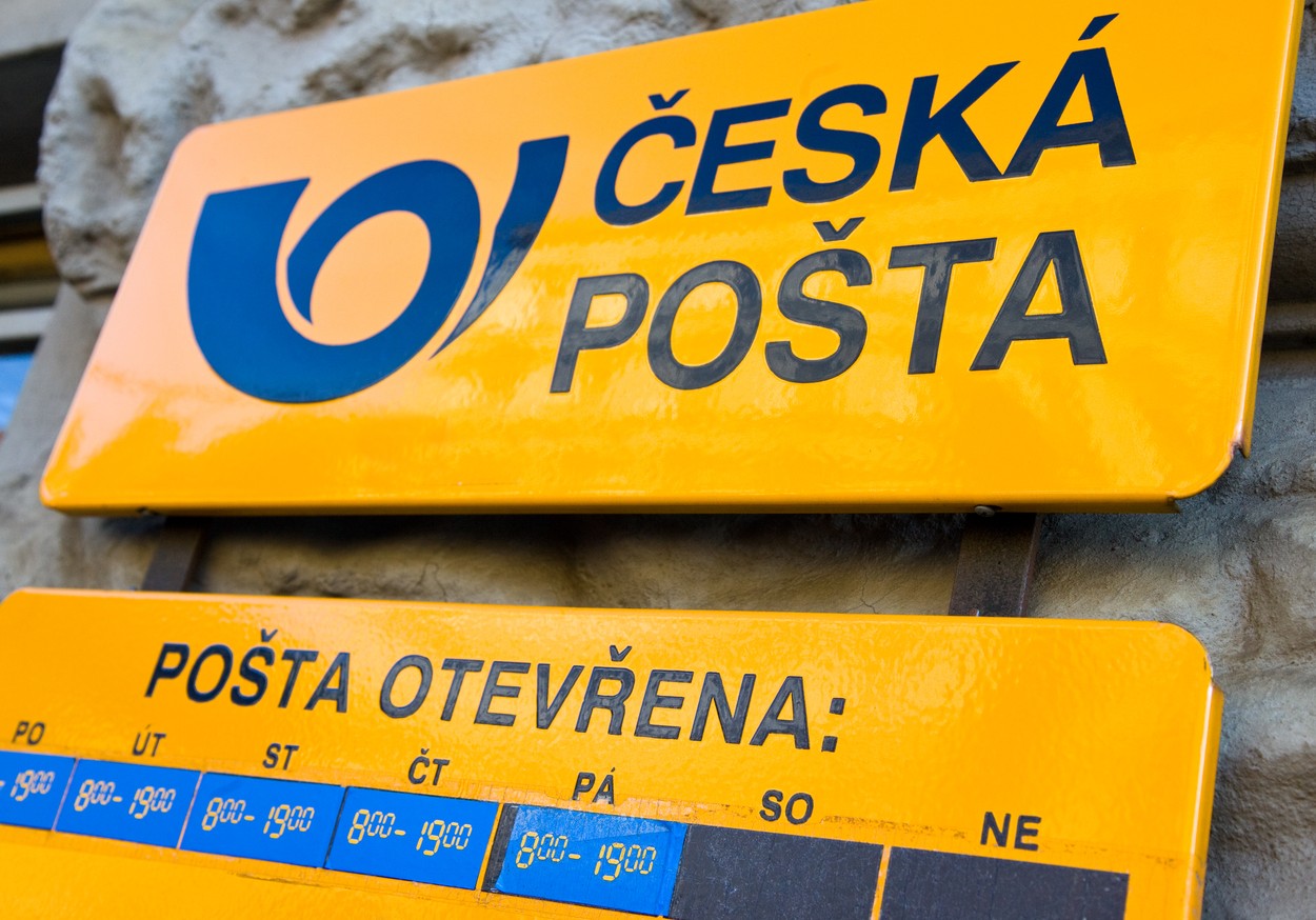 V kauze České pošty začala konat policie. Z úplatkářství podezírá i podnikatele Čadka